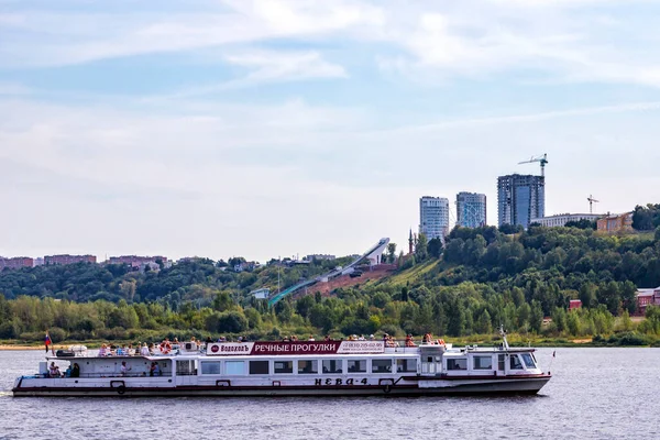Nizhny Novgorod Rusia Agosto 2021 Barco Recreo Navega Más Allá — Foto de Stock