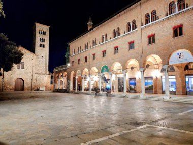 Ravenna, İtalya 'da sokaklar geceleyin