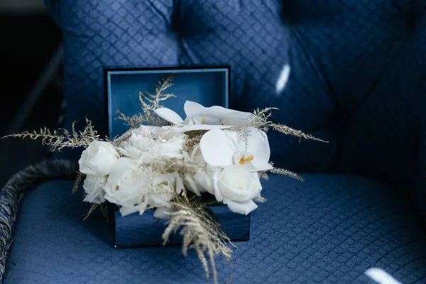White flowers in the blue box. Wedding bouquet. Decorations — Stock Photo, Image