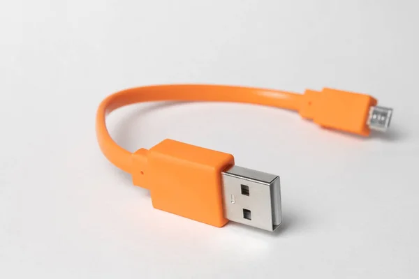 Laranja Usb Micro Usb Cabel Isolado Fundo Cinza Foto Alta — Fotografia de Stock