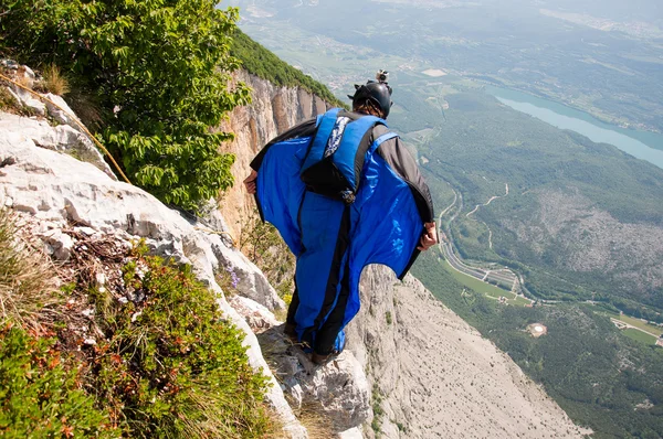 Base-jumpen uit de bergen — Stockfoto