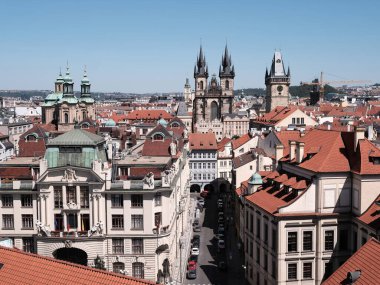 Prag şehir merkezi CZech barut kulesinin ve Tynchurch 'ün manzarasını reddetti.