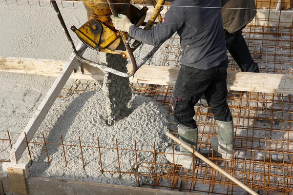 Constructon workers with yellow helmet on a concrete floor — Stock Photo, Image