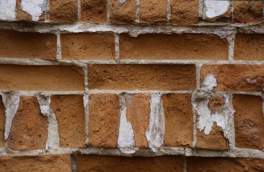     Evin duvarlarında antika tuğlalar var..                           