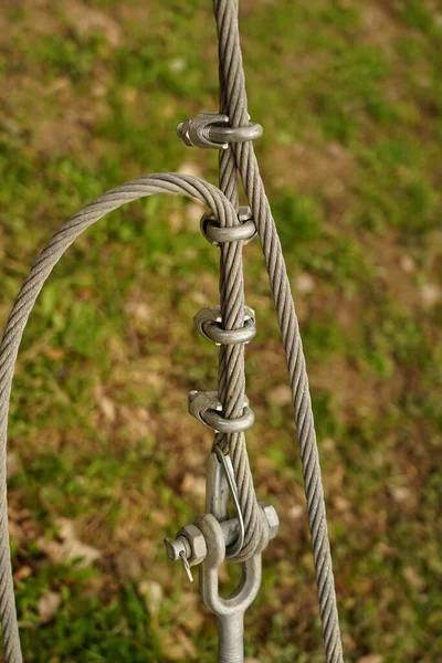 철선들이 연결되어 튼튼하고 신뢰할 수있다 — 스톡 사진