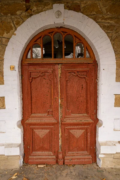 Puerta Delantera Vintage Con Pintura Antigua Deformada — Foto de Stock