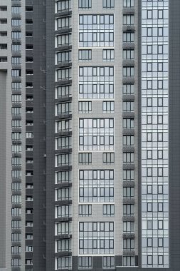 Sanayi bölgesinde yeni apartmanlar inşa ediliyor.