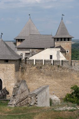 Khotyn Kalesi, Moldova 'da Mushat' ların yönetimi sırasında Rus Eflak tarafından inşa edilmiş, Khotyn 'de ortaçağ güçlendirilmiş bir yapıdır..