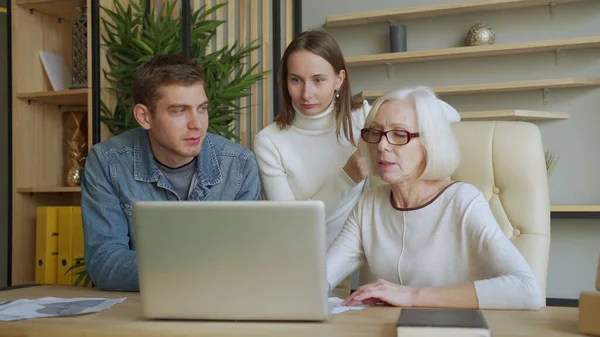 Successful businessteam of three sitting in office and planning work — Stock Photo, Image