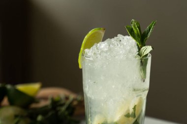 Barda mojito kokteyli var. Naneli ve limonlu mojito kokteyli.