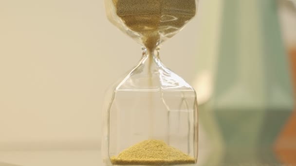 Hourglass ως έννοια πέρασμα του χρόνου για την προθεσμία των επιχειρήσεων — Αρχείο Βίντεο