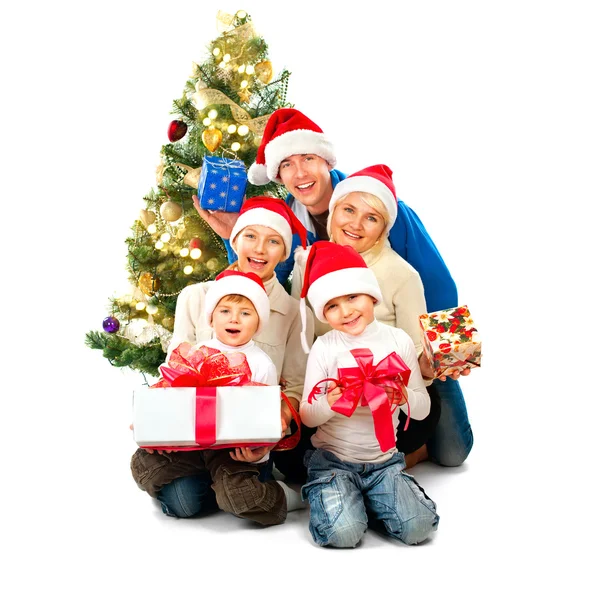 Happy Christmas familj med gåvor — Stockfoto