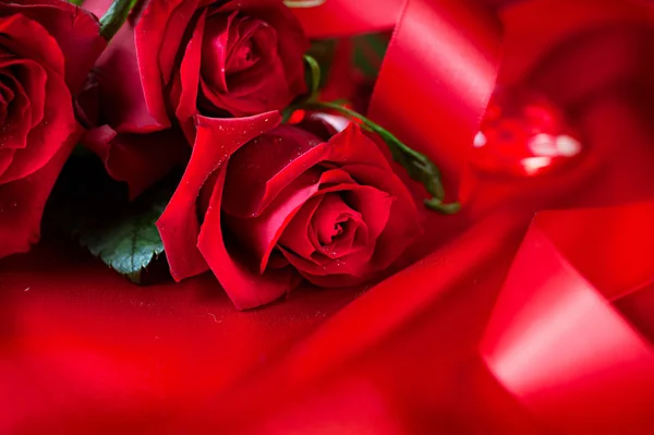 Valentinstag rote Rosen Strauß — Stockfoto