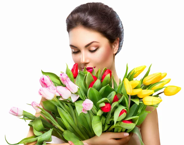 Kobieta z bukietem kwiatów wiosna — Zdjęcie stockowe