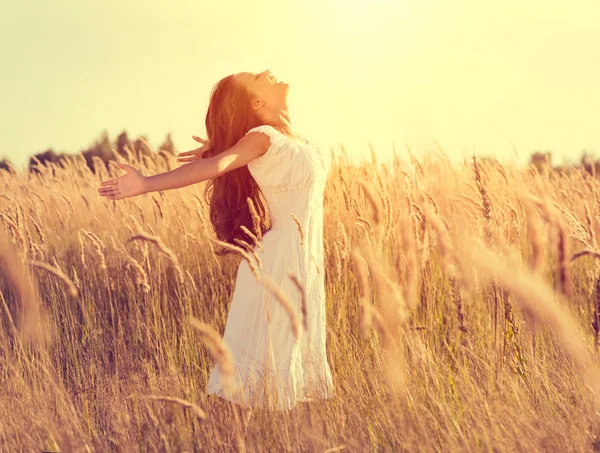 Girl with long hair enjoying nature — Stock Photo, Image