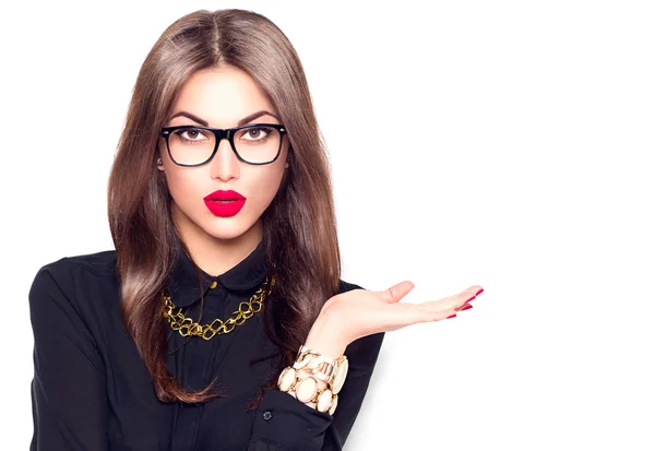 Flicka klädd i glasögon — Stockfoto