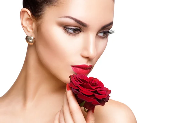 Schönheit Frau mit roter Rose — Stockfoto
