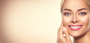 Güzellik modeli kadının yüzü. 