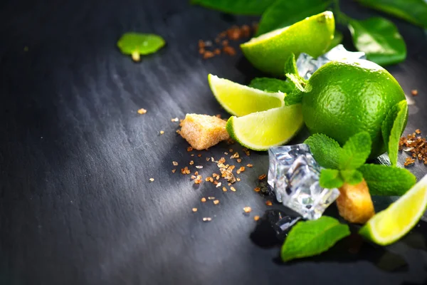 Ingredientes de Mojito e açúcar mascavo — Fotografia de Stock