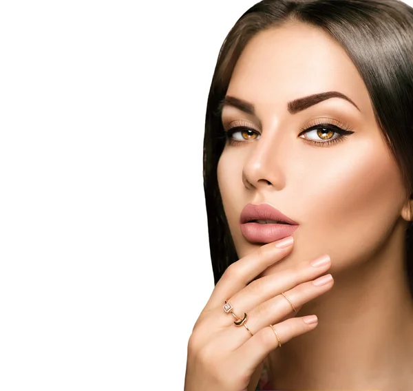 Labios de mujer con lápiz labial beige mate — Foto de Stock