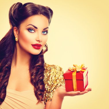 Tatil hediye kutusu ile kız