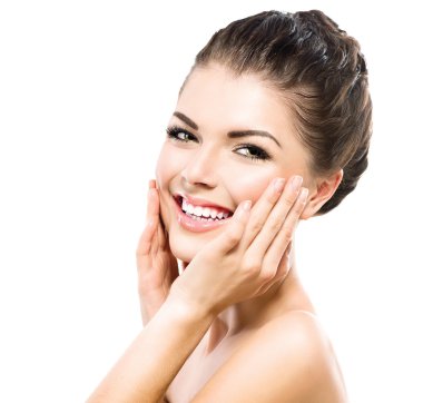 Kız onun yüzüne dokunmak