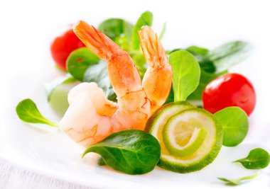 Sağlıklı karides salatası