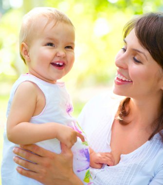 Anne ve bebek oynamak