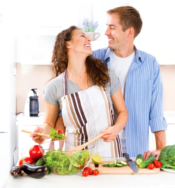 Paar samen koken — Stockfoto