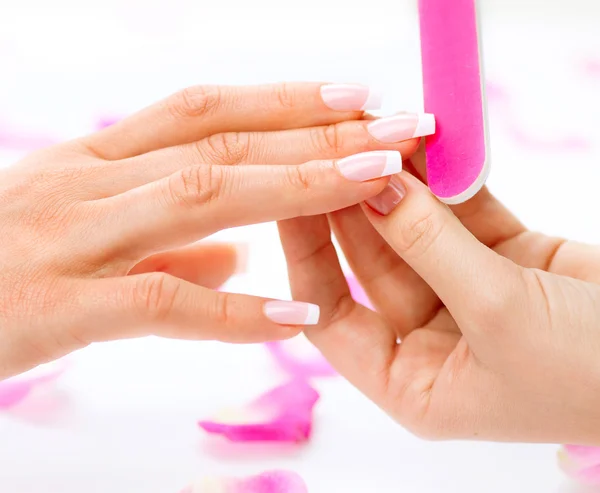 Mujer en un salón de belleza — Foto de Stock