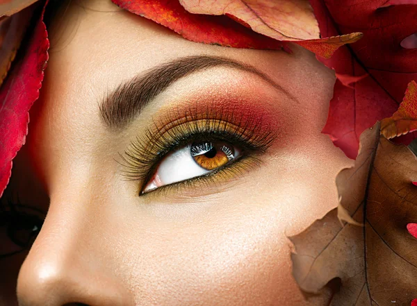 Trucco autunnale per occhi marroni . — Foto Stock