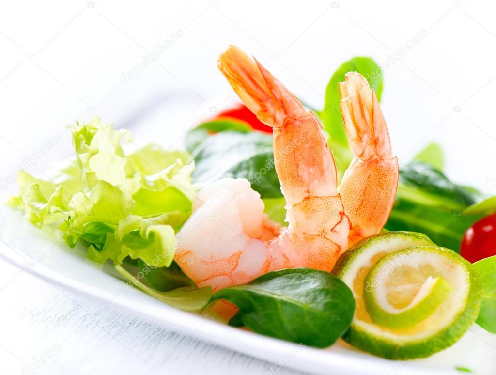 Prawn salad with mixed greens