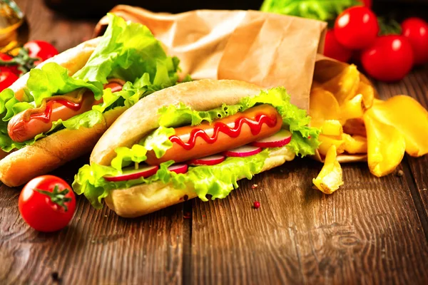 Hot dog alla griglia con ketchup — Foto Stock