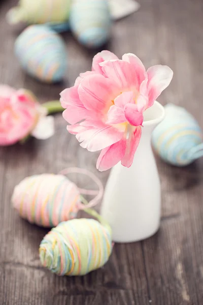 Easter photo  witheggs and tulips — Stock Photo, Image