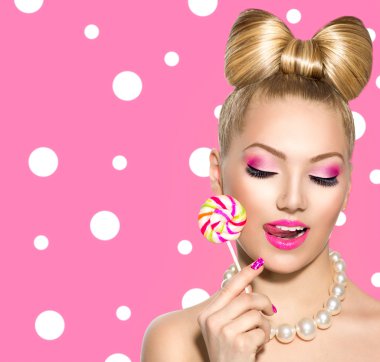 lolipop yiyen kız moda model
