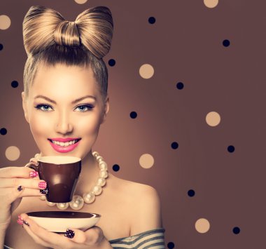 kahve veya çay içme kız moda