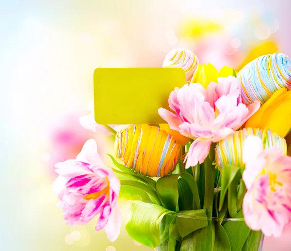 Flores de Páscoa com cartão . — Fotografia de Stock