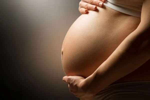 Vientre de mujer embarazada . — Foto de Stock