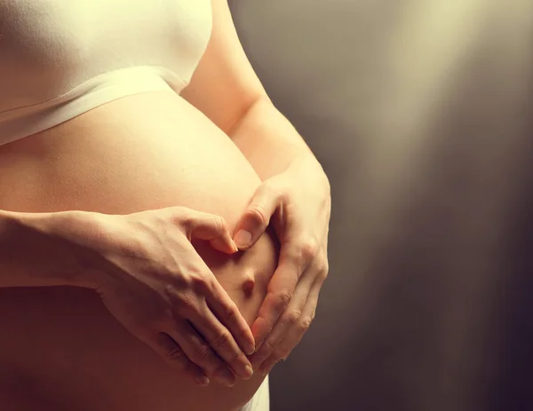 Zwangere vrouw buik. — Stockfoto