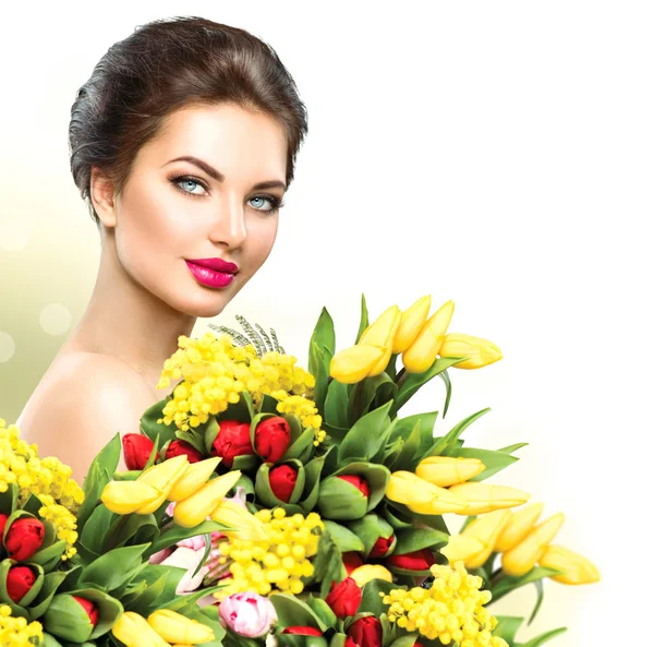 Model woman with flowers bouquet — Stock Photo, Image