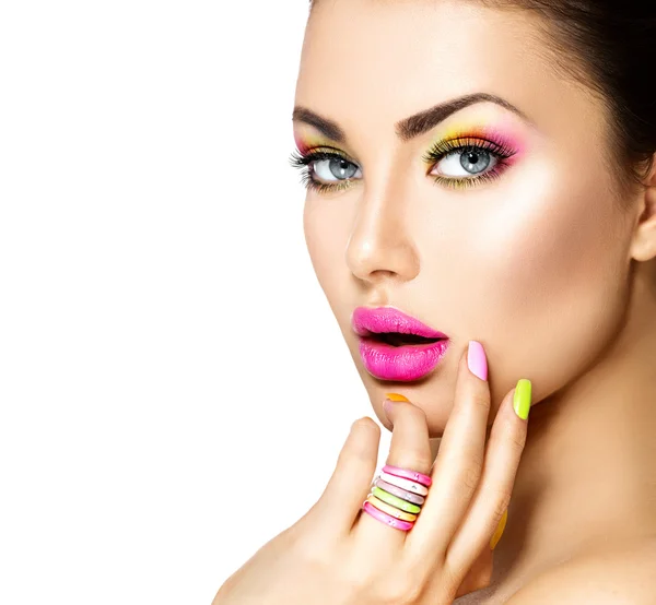 Bellezza ragazza con trucco colorato — Foto Stock