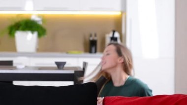 Saç kurutma makinesi şarkı kızla