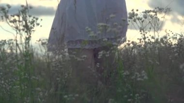 Güzellik romantik kız yaz alanında