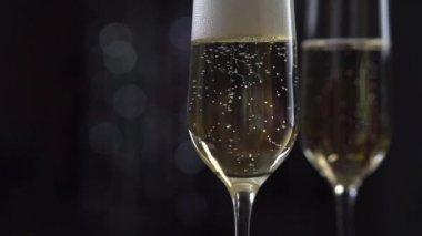 Köpüklü şampanya ile flüt