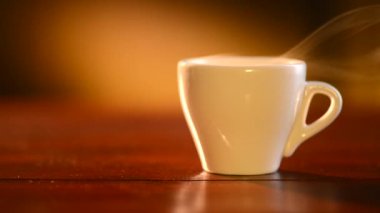 Buhar ile sıcak kahve Espresso fincan