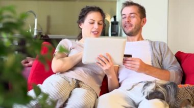 Kablosuz Tablet ve kredi kartı kullanarak çift