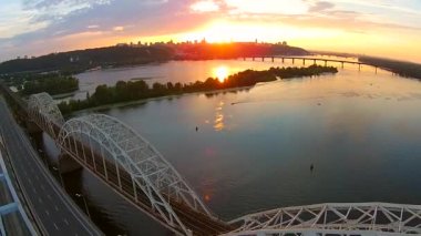 Demiryolu Köprüsü Dinyeper Nehri üzerinde