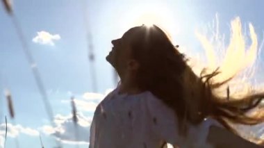 Güzellik kız açık havada iplik