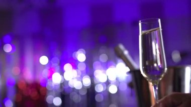 Köpüklü şampanya ile gözlük