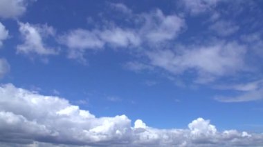 Gökyüzü bulutlu. Timelapse